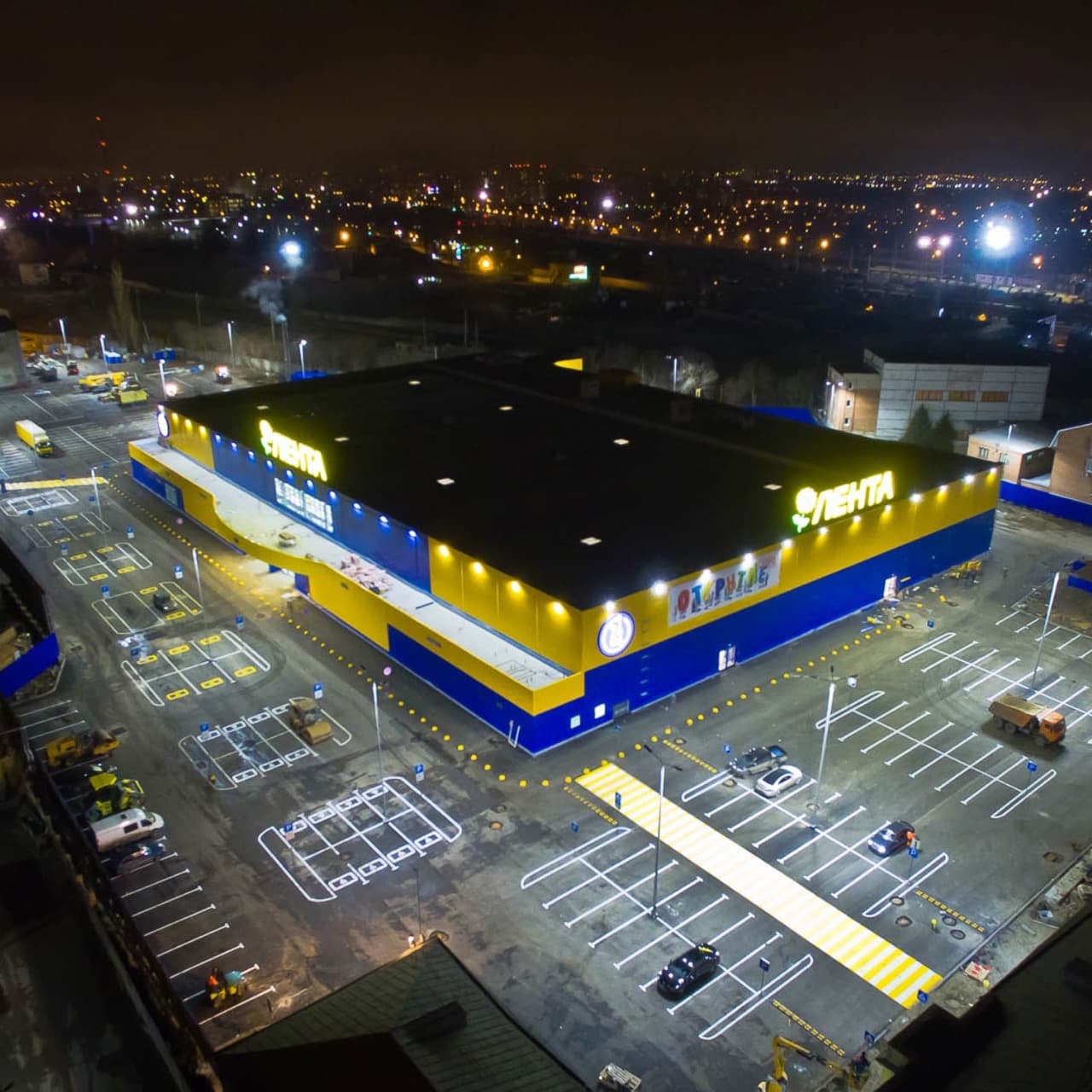 Hypermarket network LENTA